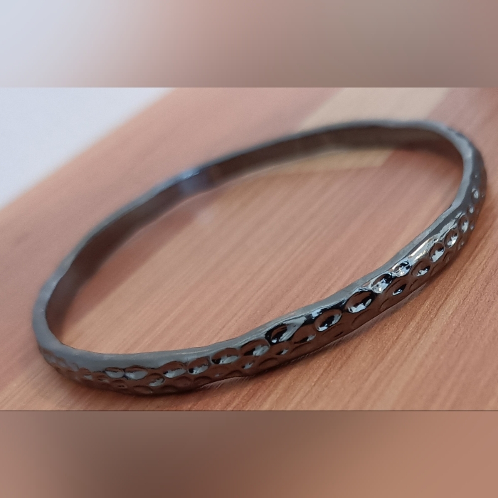 Women's Hammered Metal Bangle Bracelet - Black